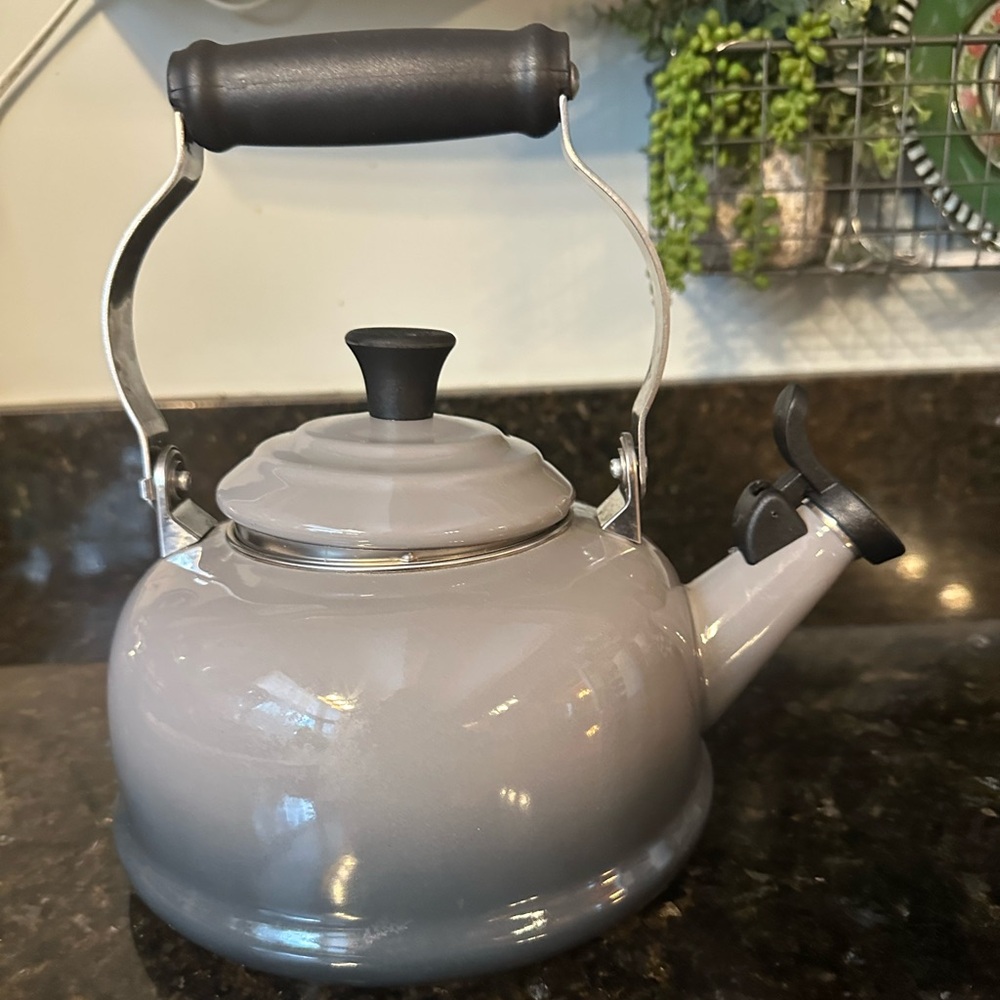 EUC Le Creuset 1.7 QT whistling tea kettle in color oyster grey.
